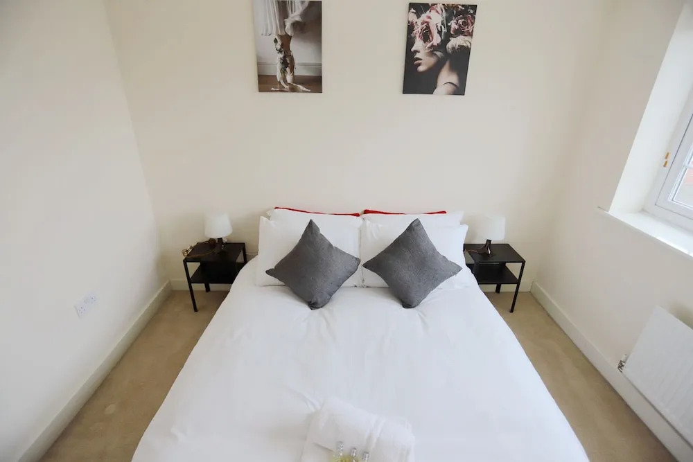 Easy Travel Luxury NEC Airport