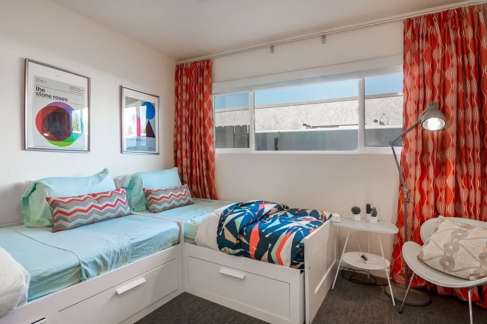 PS Modern Pool Jewel Three Bedroom House