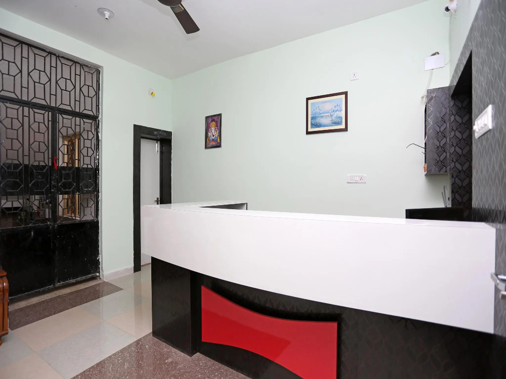 OYO 24317 Aditya Guest House 3