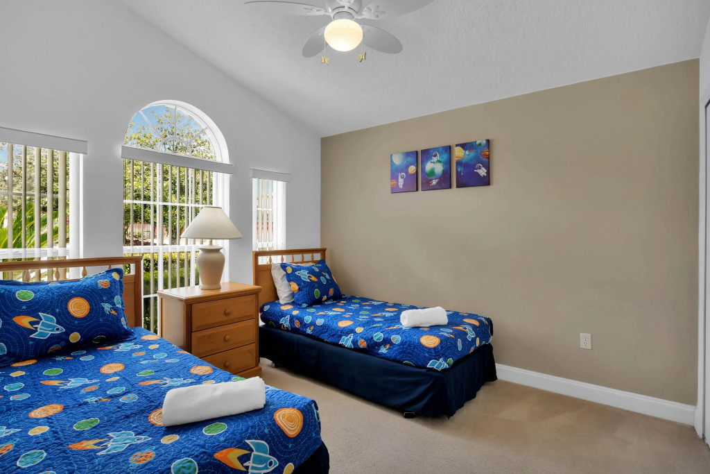 SWH812BD - 4 beds pool & spa home - Gated