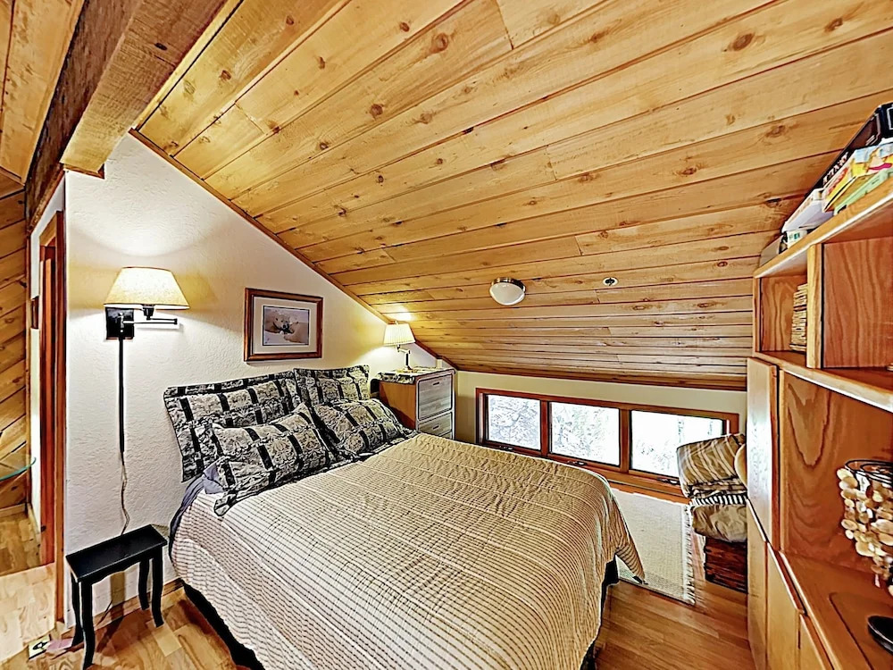 New Listing! Deer Valley Townhome W/ Hot Tub, Pool 3 Bedroom Townhouse