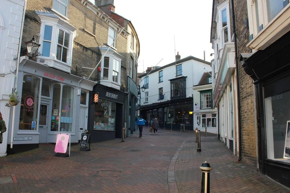The Nautilus Cowes IOW Sleeps 4 & Private Garden