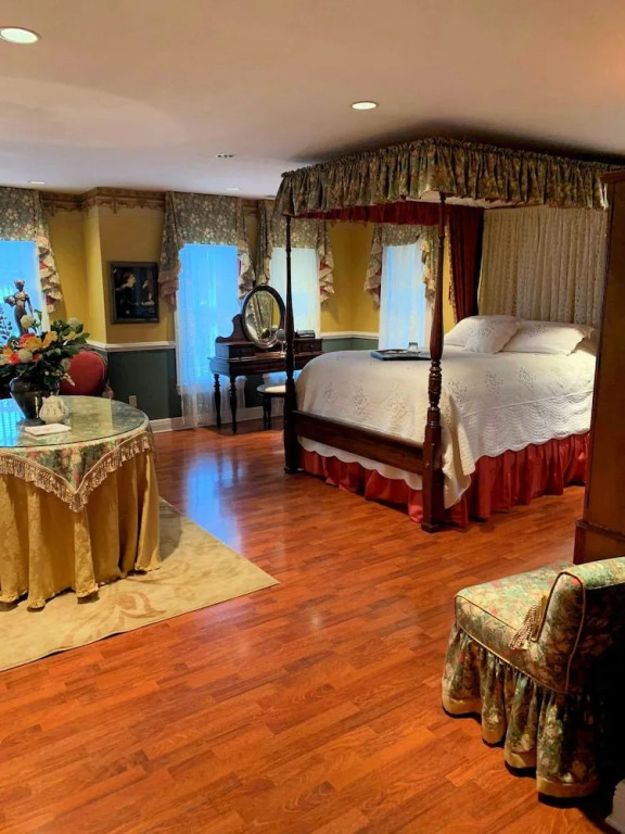 The Lake Manor