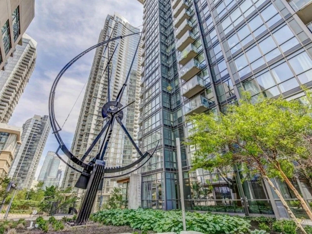 MiCasa Suites - Stylish Condo by CN Tower