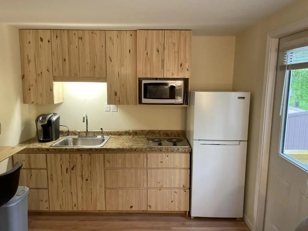 Loft , boat dock, 2 bedrooms , pet friendly