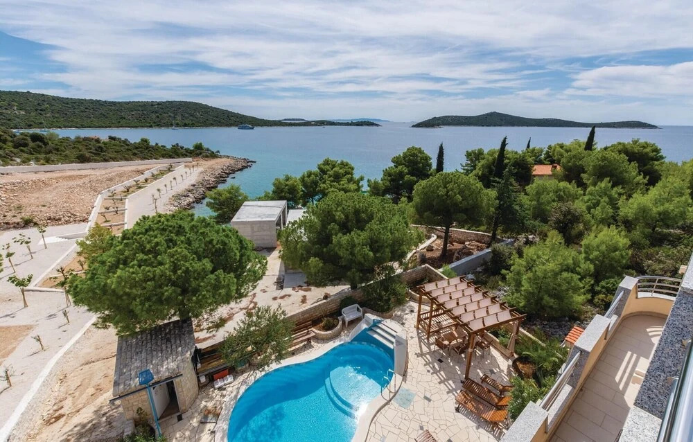 Beautiful Home in Sevid With Wifi and 4 Bedrooms