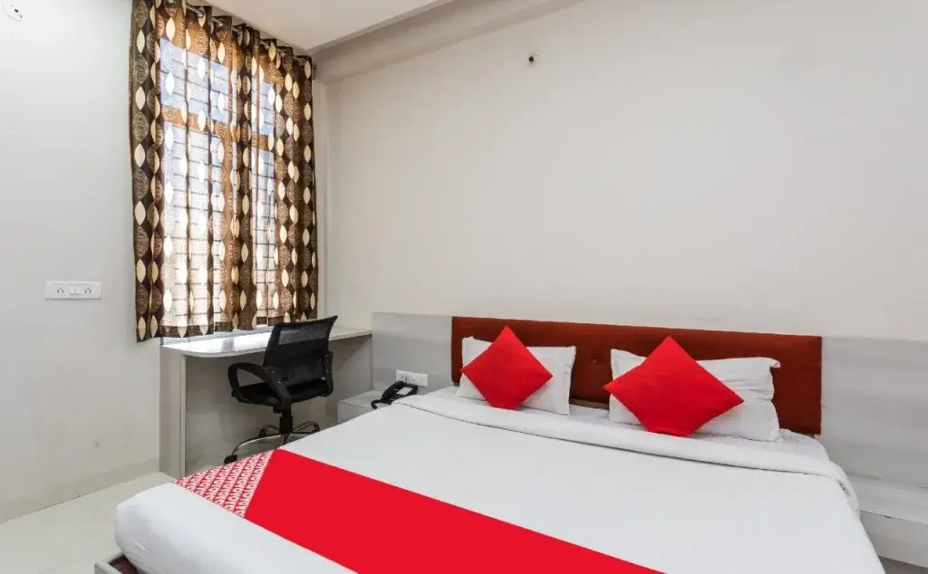 OYO 18692 Jmc Star Inn