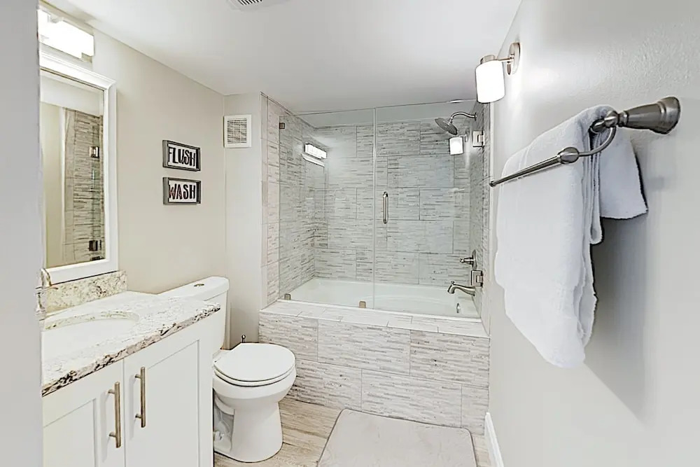 New Listing! Chic Ocean-View Condo W/ Rooftop Deck Condo