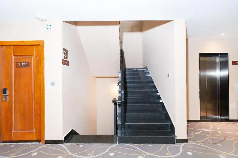 7 Days Premium Hotel