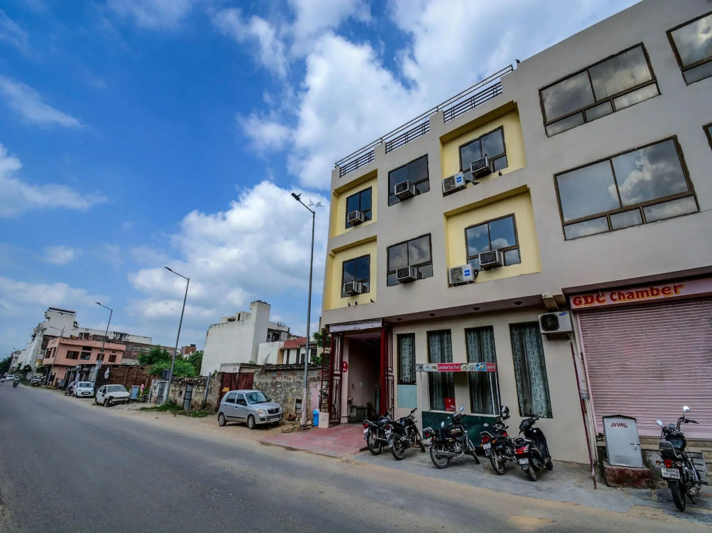 OYO 17250 Hotel Ganesham