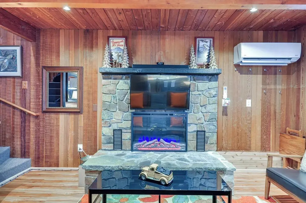 Inviting Mt Hood Cabin w/ Porch: 1 Mi to Skibowl!