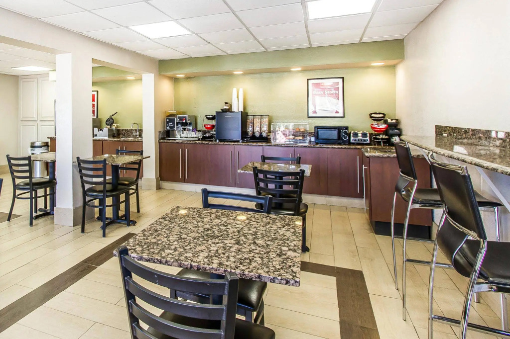 Econo Lodge Inn & Suites Near Bricktown