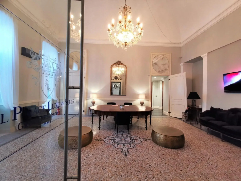 Royal Palace Hotel