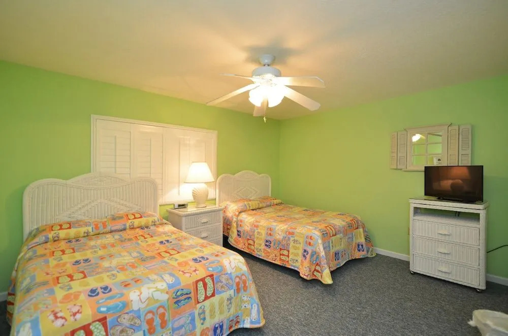 Shoreline 3024 Condo by RedAwning