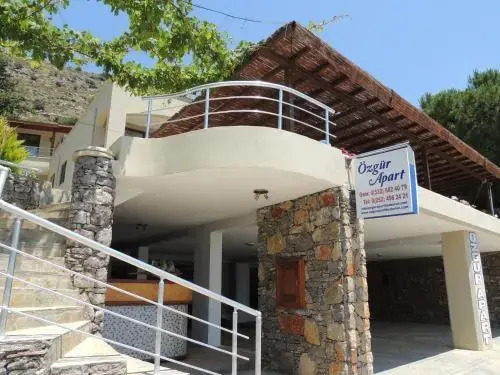 Özgür Apart