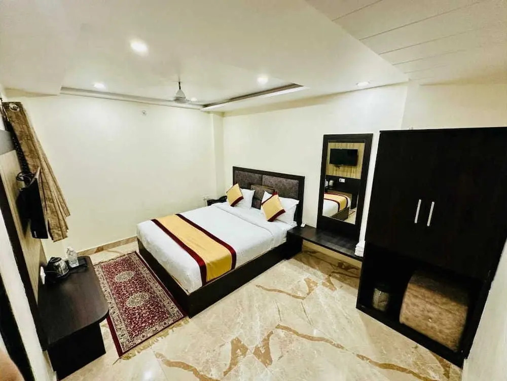 Hotel M K Grand