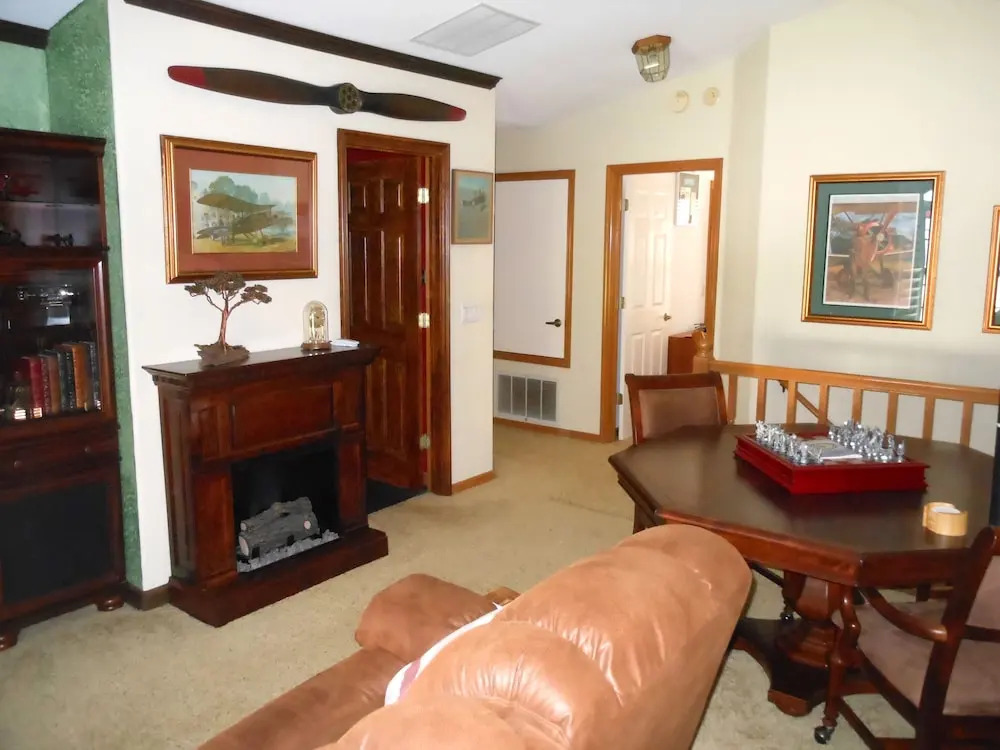 Lakefront Suites