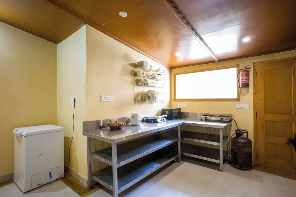 Alaya Stays Luuma Luxury Villa - Hillside 5-BHK Villa Amidst Pines With Garden, Balcony & Lounge