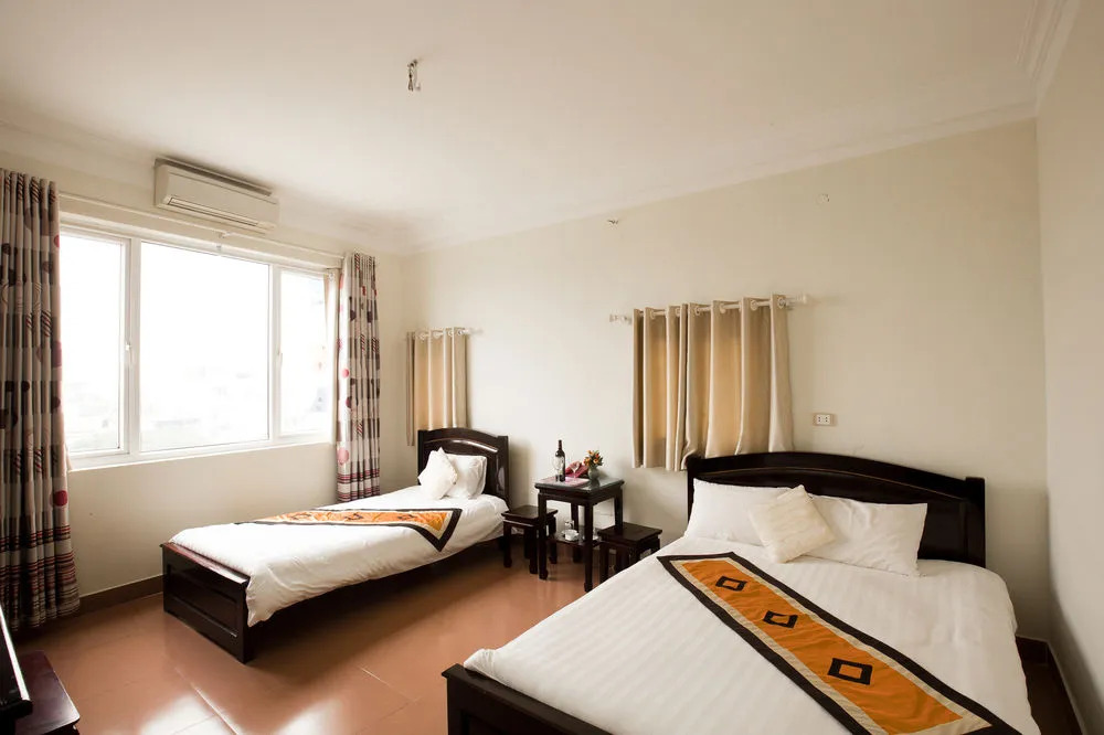Ho Sen Xanh Hotel