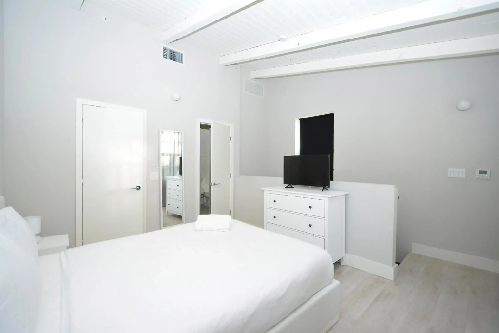 710 South Beach Apartment