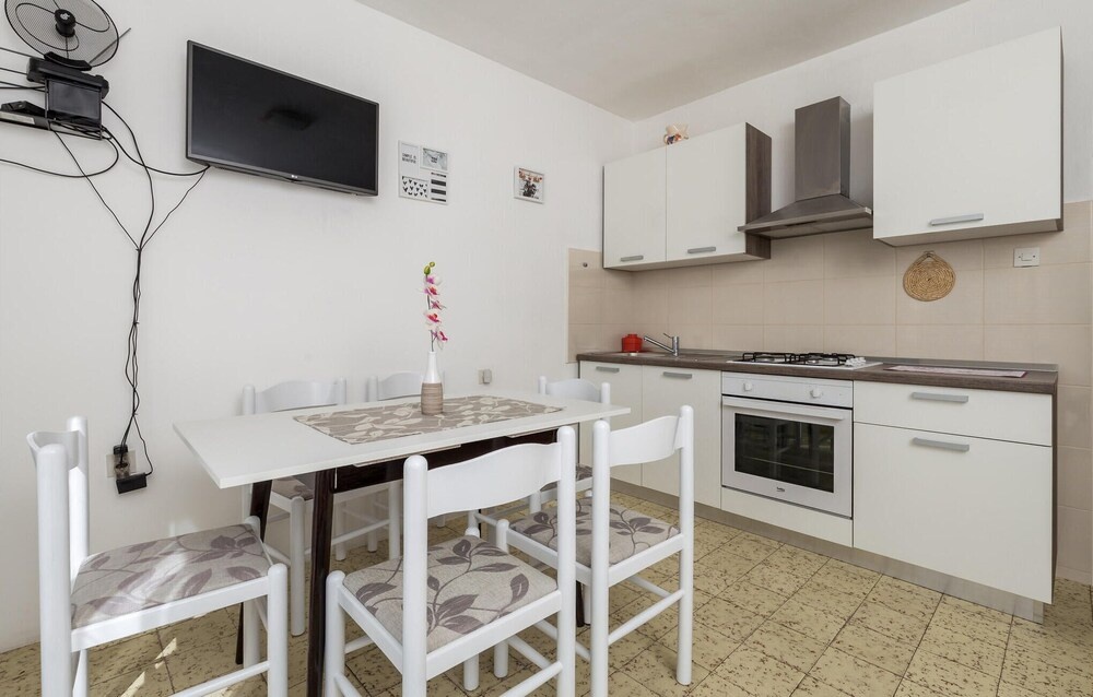 Awesome Apartment in Pag With Wifi and 3 Bedrooms