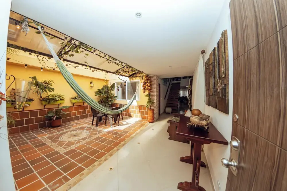 EDIFICIO SANTO TOMAS By Morada Bros.