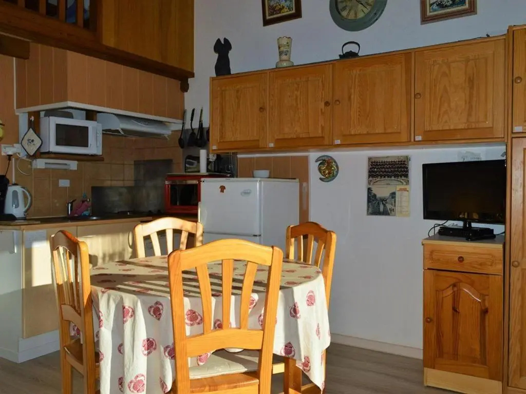Chalet 2 pièces pour 4 pers près des pistes, terrasse sud - FR-1-592-23