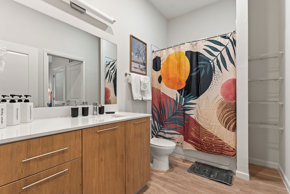 Riviere Apartments King Bed Suite & Pool & Gym & Pet Friendly & Near Epic Universe