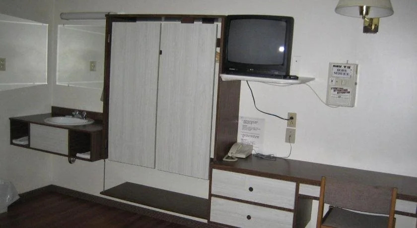 Motel Manic 2000