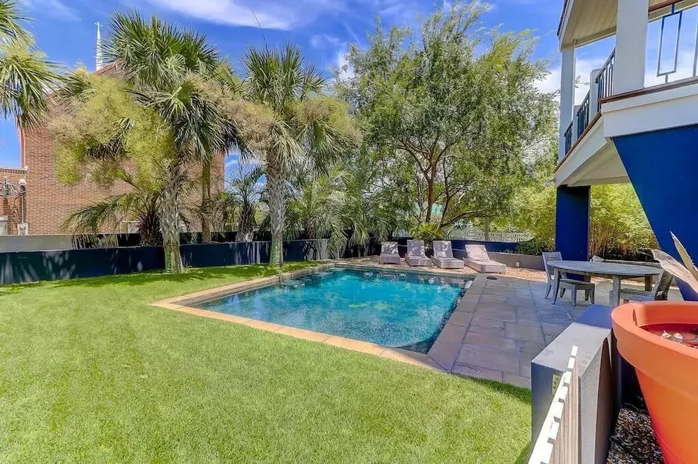 305 Carolina Boulevard