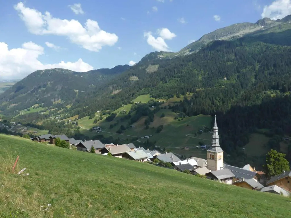Charmant Mazot Savoyard à Hauteluce: Idéal pour Couple, Proche Commerces et Ski, Bien Équipé - FR-1-342-263