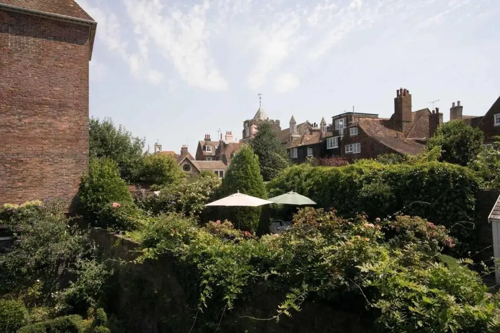 Medieval Town House - Walled Garden Sleeps 8