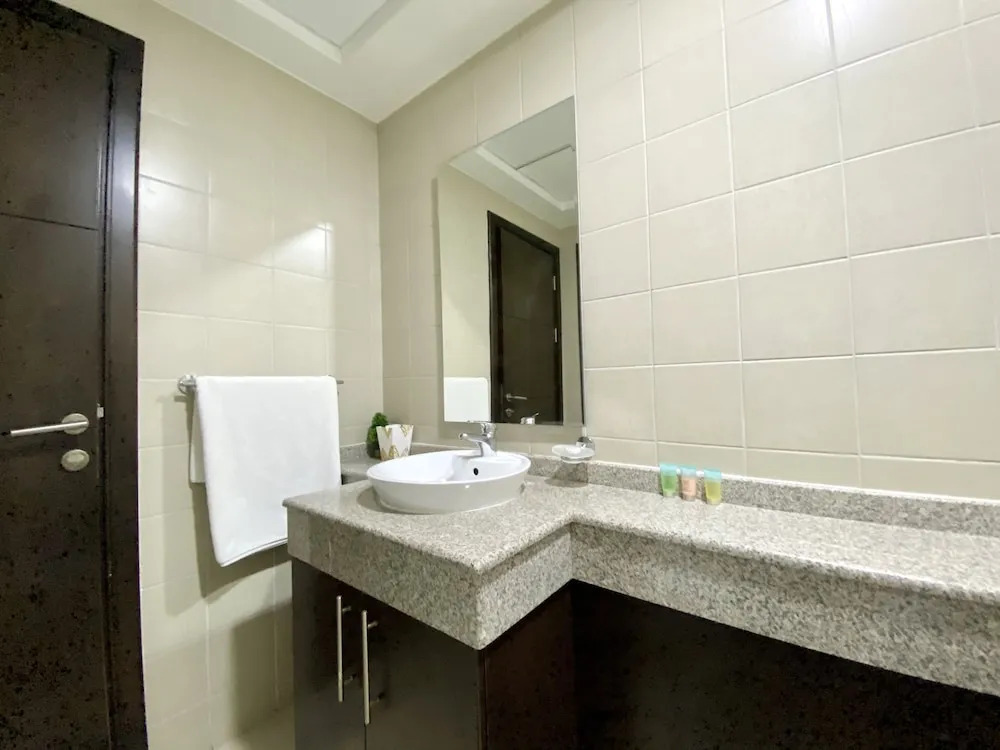 Luxury 2BR Apartment with partial Marina views