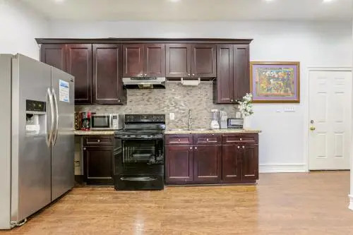 Elegant 4BR Condo in Downtown