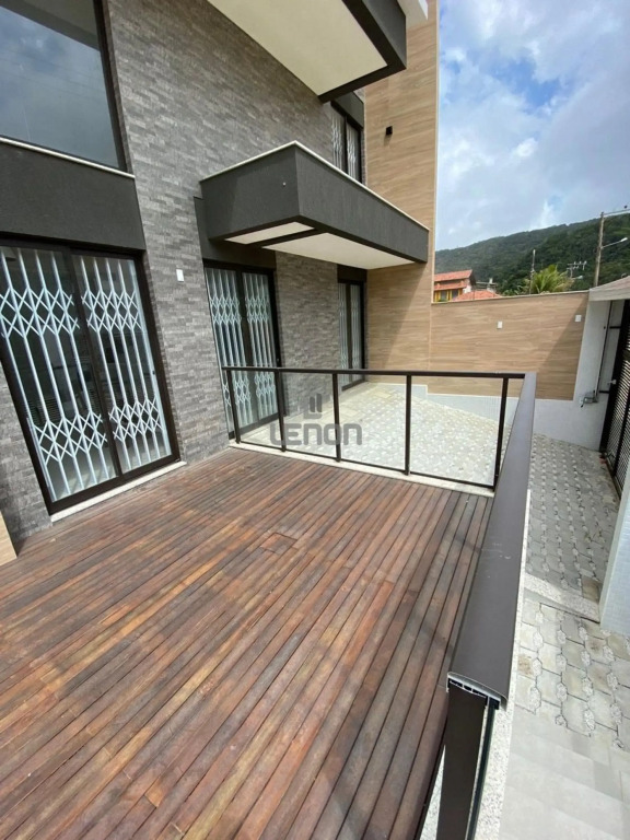 180 - Lindo apartamento com 02 suítes em Mariscal