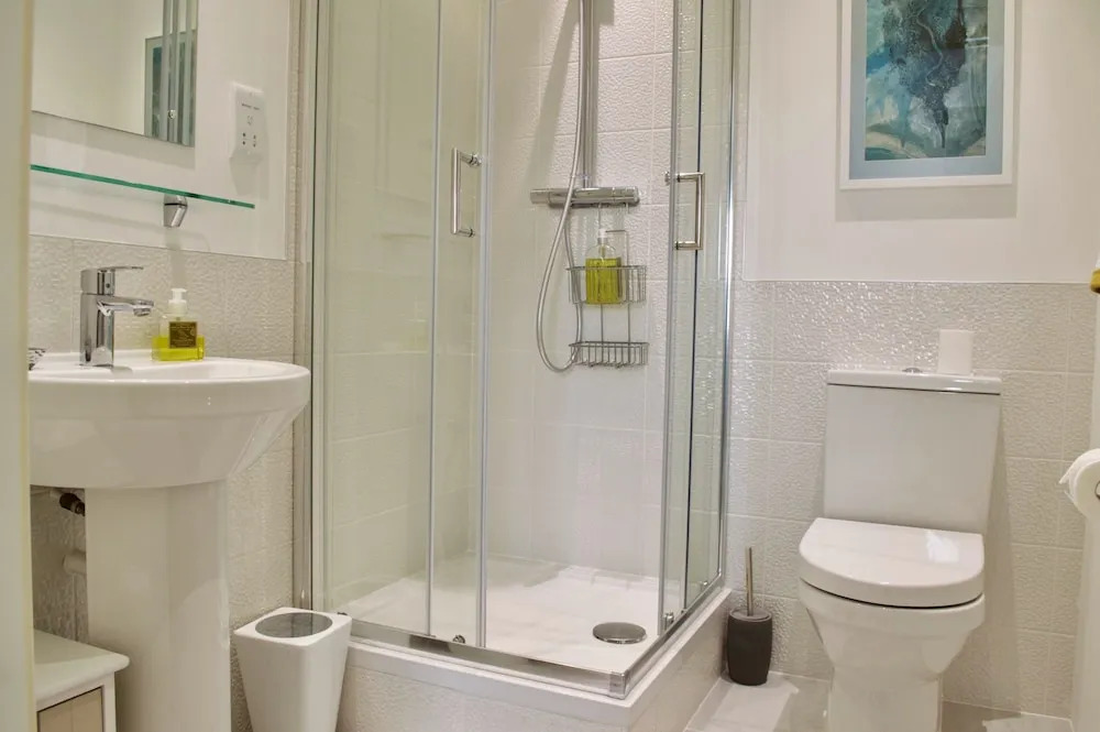 Central 2 Bedroom Apartment With Free Parking