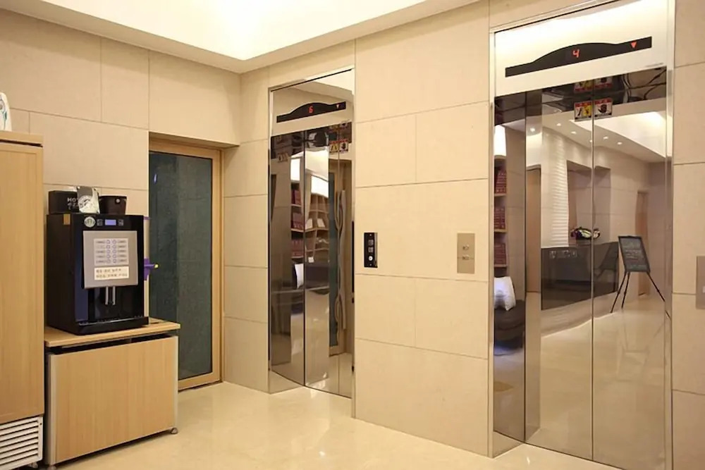Honors Hotel