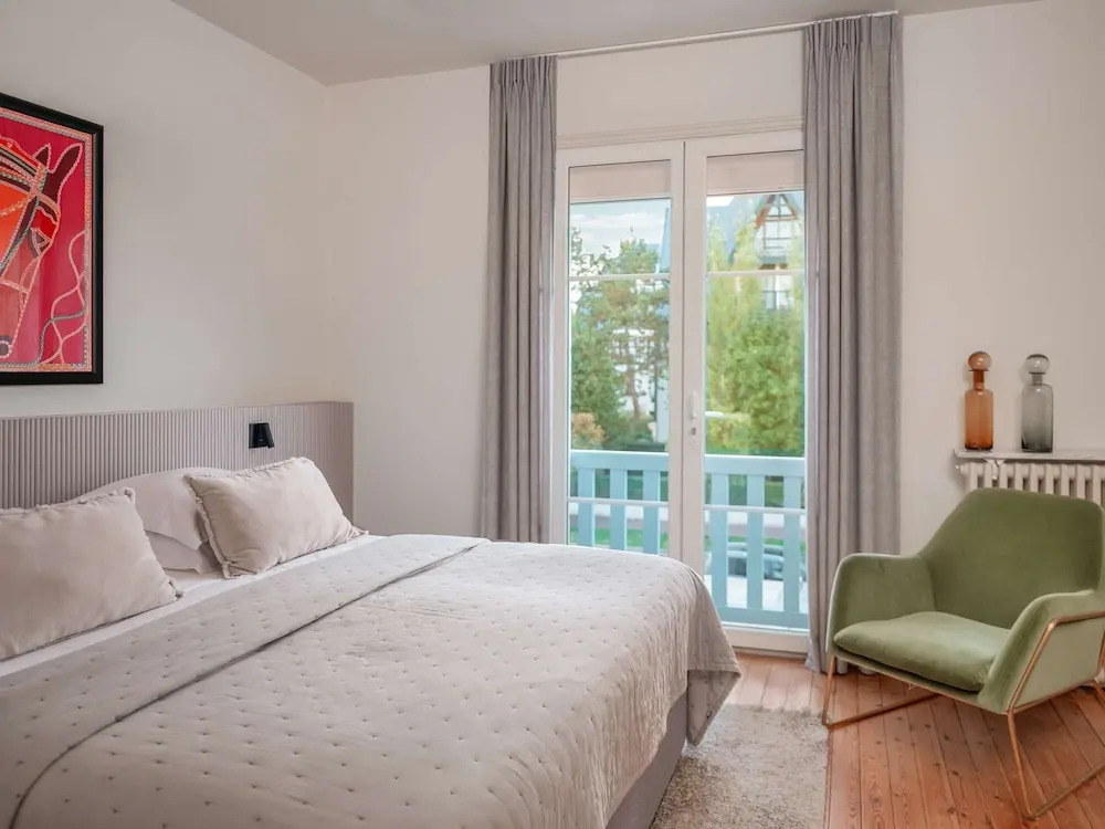 Large Chic Stylish Villa Superb Garden