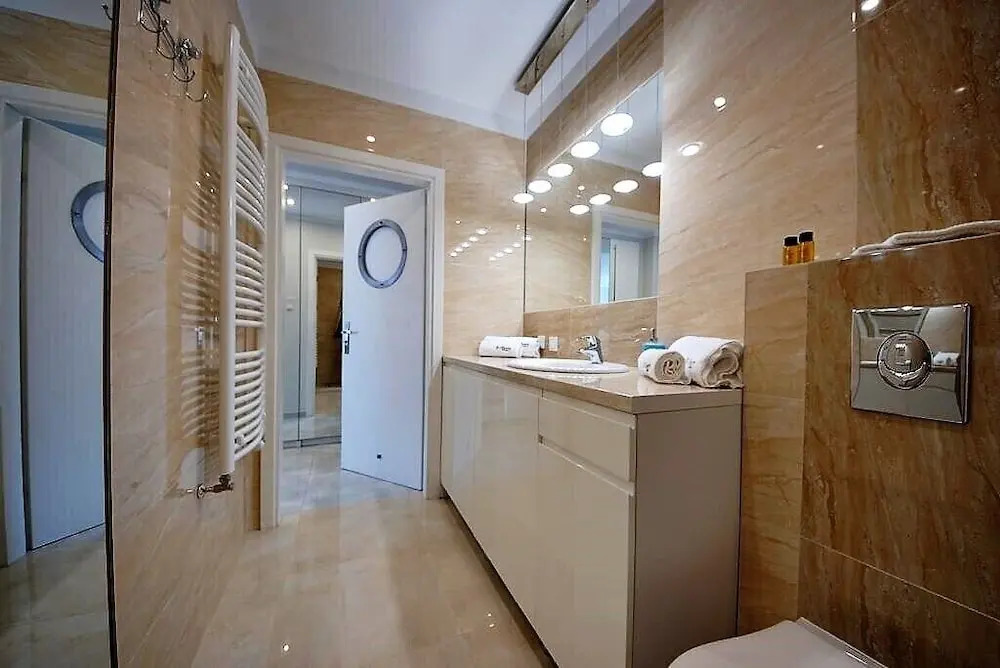 BillBerry Apartments - Floral wave