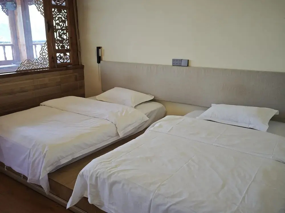 Tiger Leaping Half Way Guest House