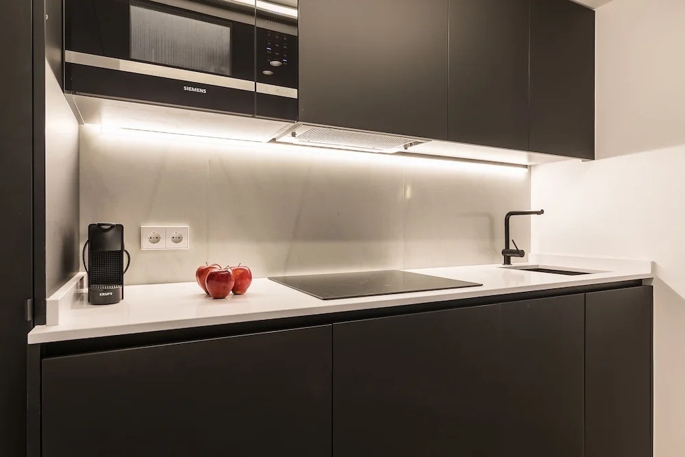 Feelathome Waldorf Suites Apartments