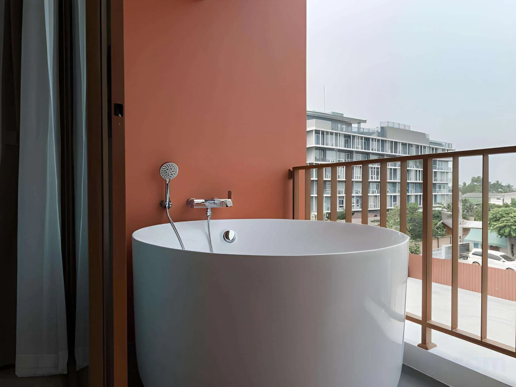 Blu Monkey Hub and Hotel Bangsaen