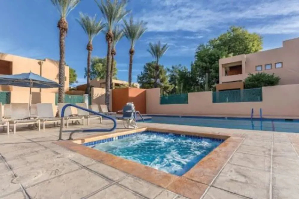 Private One Bedroom Condo on Golf Course, free parking