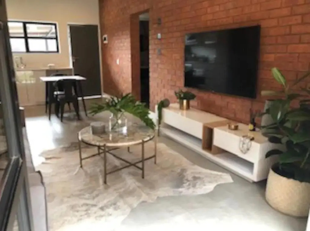Melrose Apartment