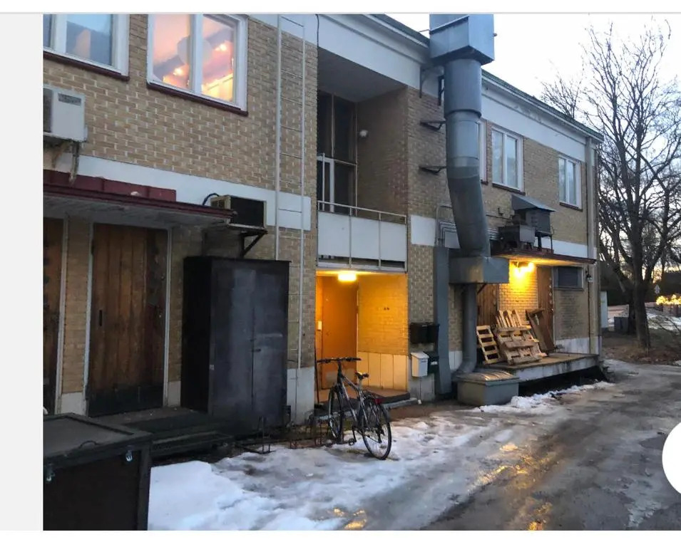Yksiö kilometri jokirannasta föriltä
