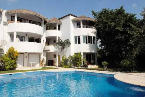 Sunny and Cute Beach Condo Pool PRME location by Mint CC