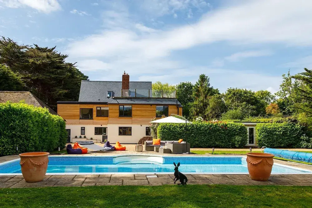 Stunning 5BR Home with Pool - 5 min to Beach