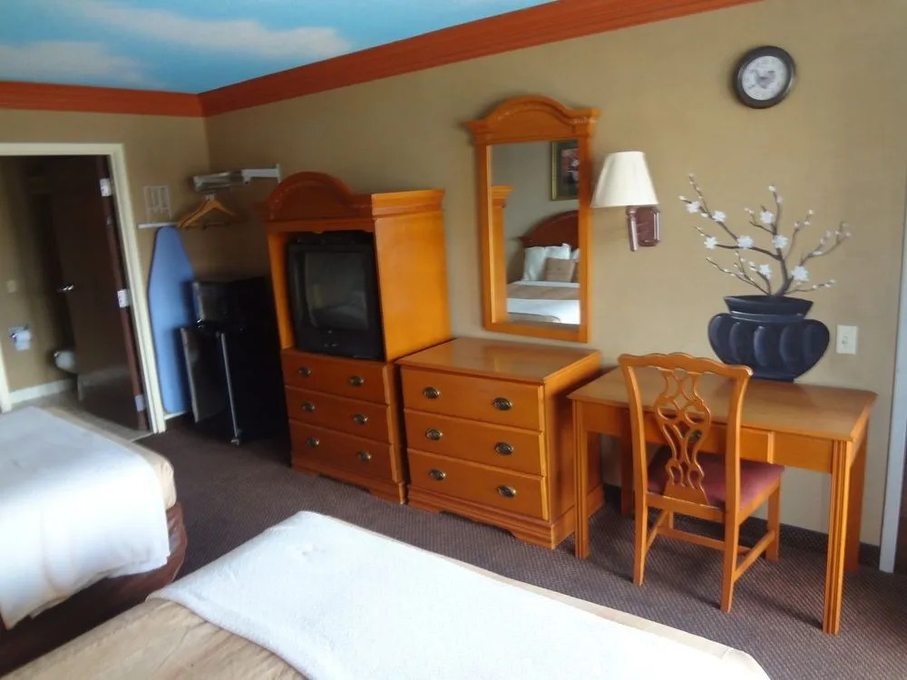 Nola Inn & Suites