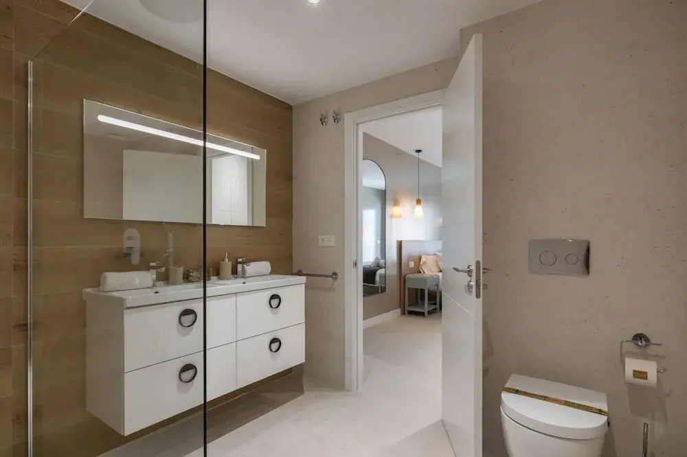 Duplex Townhouse With Balcony
