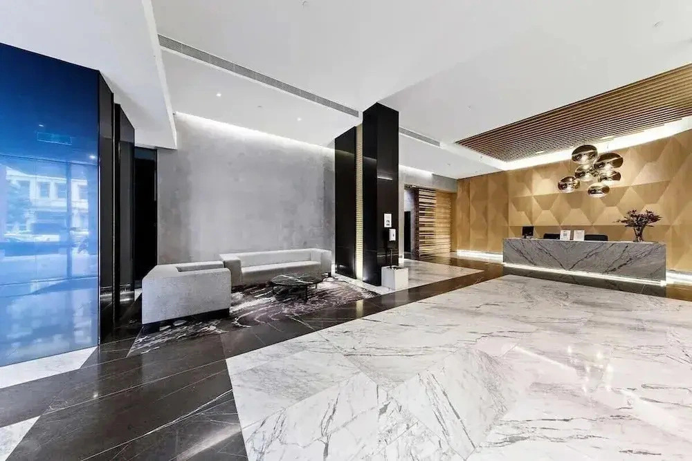 A Lovely 2BR Apt Near Victoria Market, City Views